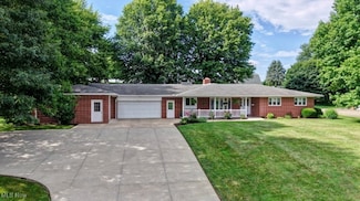 621 Hickory Dr SW, Sugarcreek, OH 44681