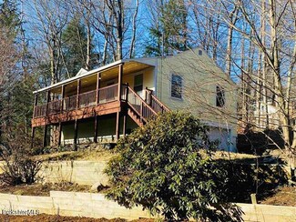 82 Carriage Hill Rd, Brattleboro, VT 05301