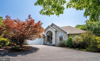 94 Medfords Ln, Berkeley Springs, WV 25411