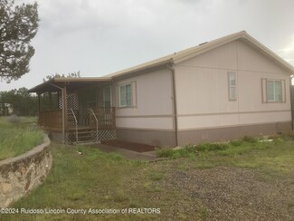 129 W Grand View Rd, Capitan, NM 88316