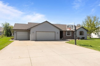 W5569 Mile Long Dr, Appleton, WI 54915