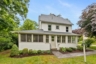 9 Village St, Manchester, CT 06040