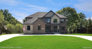 7118 Oak Ridge Ct, Clarkston, MI 48346