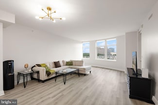 8220 Crestwood Heights Dr Unit 1210, McLean, VA 22102