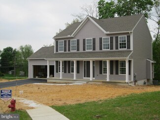8 Lemontree Dr, Morgantown, PA 19543