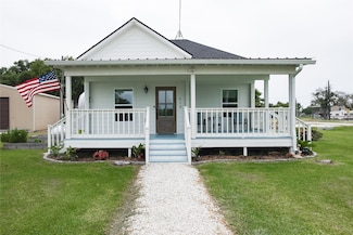 419 Bernardo St, Matagorda, TX 77457