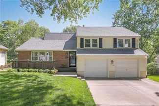 8821 Newton Dr, Overland Park, KS 66204