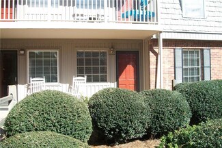 3828 Country Club Rd, Winston Salem, NC 27104