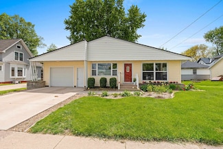 410 E Washington St, New London, WI 54961