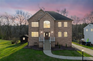 699 Surfside Dr, Pittsburgh, PA 15239