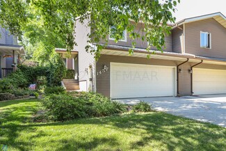 1457 23rd St S, Fargo, ND 58103