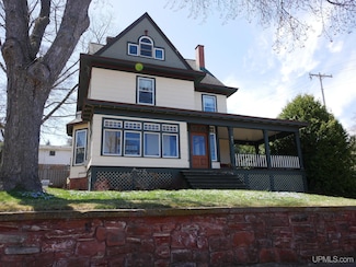 607 W South Ave, Houghton, MI 49931