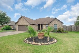 110 Hancock St, Clute, TX 77531