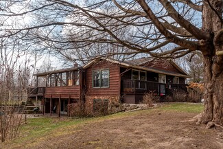 34157 40th Ave, Paw Paw, MI 49079