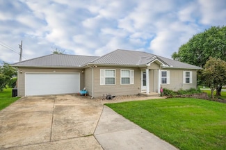 711 Everville Dr, Livingston, TN 38570