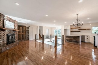 2665 S Claremont Ave, Springfield, MO 65804