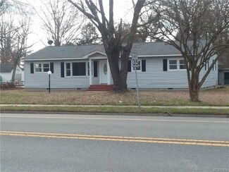 2770 Berkley St, West Point, VA 23181