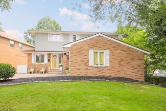 2503 Dysart Rd, University Heights, OH 44118
