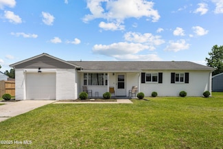 402 Myna Dr, Jacksonville, NC 28540