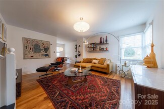 544 Wakefield Dr, Charlotte, NC 28209