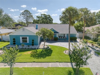16605 Round Oak Dr, Tampa, FL 33618