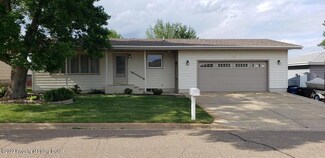 1248 12th St W, Dickinson, ND 58601