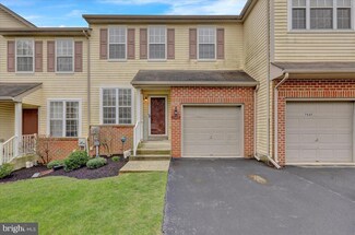 7649 Cross Creek Cir, Breinigsville, PA 18031