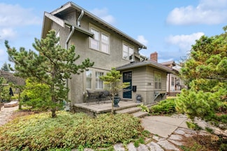 2105 Laurel Ave W, Minneapolis, MN 55405