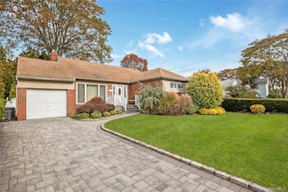 1745 Gerose Ct, East Meadow, NY 11554