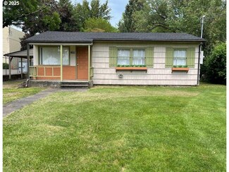 8511 SE Orchard Ln, Happy Valley, OR 97086