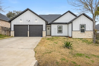 2530 Mercedes St, Granbury, TX 76048