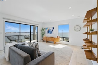 3 Commodore Dr Unit B356, Emeryville, CA 94608