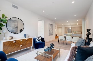425 1st St Unit 32, Los Altos, CA 94022