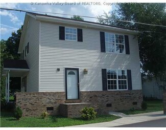4 3rd St, Winfield, WV 25213