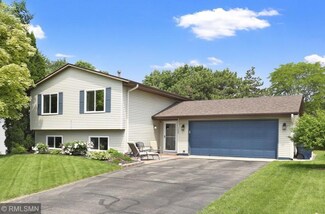 1608 W 139th St, Burnsville, MN 55337