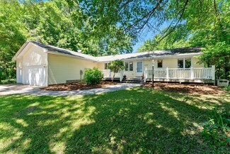 2021 Glenwood Dr NE, Cambridge, MN 55008