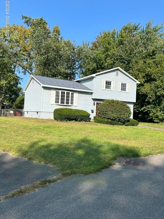 28 Crestone Rd, Albany, NY 12205