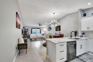 8313 Springtree Rd, Boca Raton, FL 33496