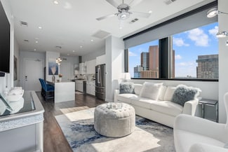 1211 Caroline St Unit 1504, Houston, TX 77002