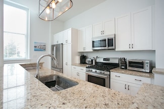 32 Carey St Unit 1D, Newport, RI 02840