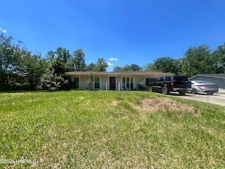 130 Tanglewood Dr, Jacksonville, NC 28540