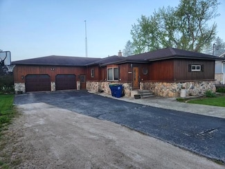 612 Fond du Lac St, Mount Calvary, WI 53057