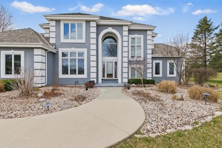 1201 E Pineview Ct, Hartland, WI 53029
