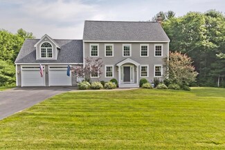 15 Old Colony Ln, Cumberland Center, ME 04021