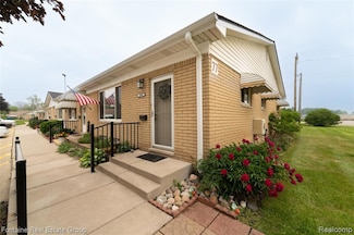 49904 Helfer Blvd, Wixom, MI 48393