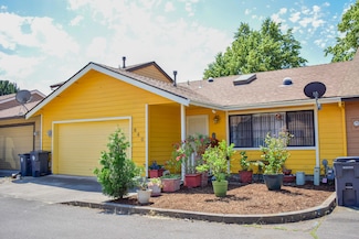 640 Golden Ln, Medford, OR 97504