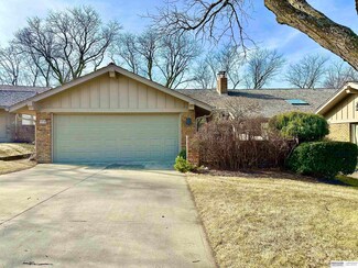 10238 Fieldcrest Dr, Omaha, NE 68114