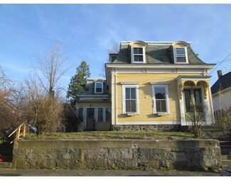 21 Gold St, Lowell, MA 01854