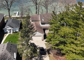 1870 Cass Lake Front Rd, Keego Harbor, MI 48320