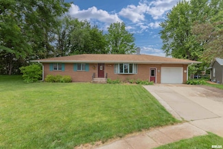 3246 Woodland Ct, Davenport, IA 52807
